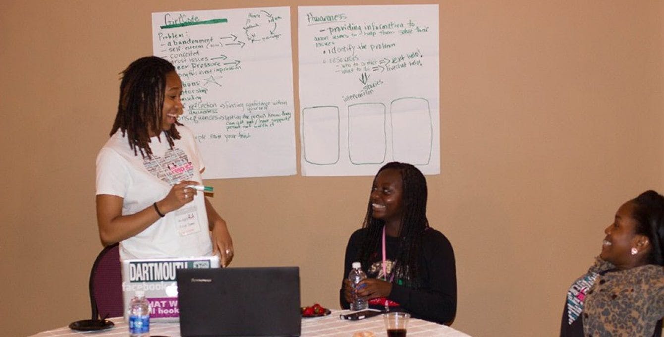 Kaya Thomas mentors her hackathon team at the Black Girls Code NOLA hackathon